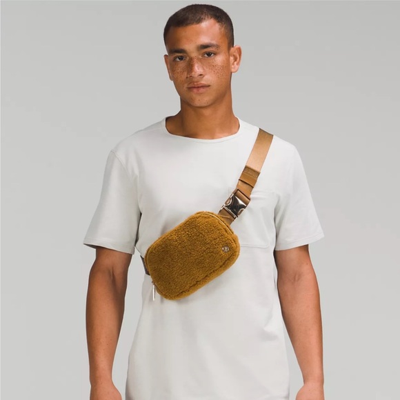 NWT Lululemon Everywhere Belt Bag Fleece - Burnt Caramel 🧸 - Picture 8 of 8